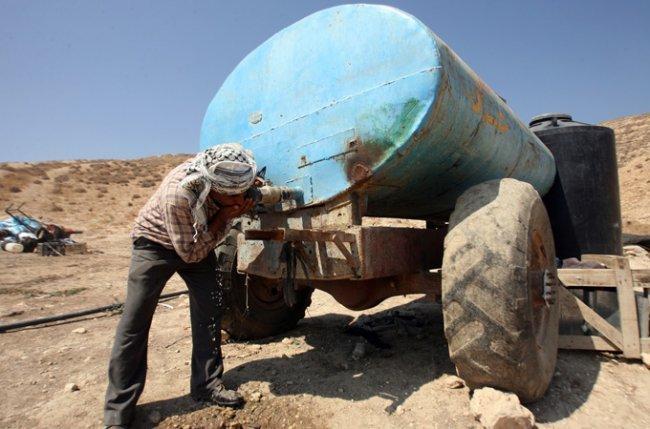الانتهاكات الإسرائيلية بحق مصادر المياه الفلسطينية