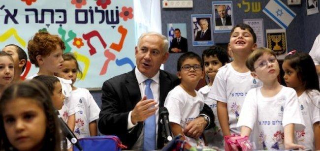 اسرائيل تغسل ادمغة الصغار كي تتجنب طرح الاسئلة الكبيرة