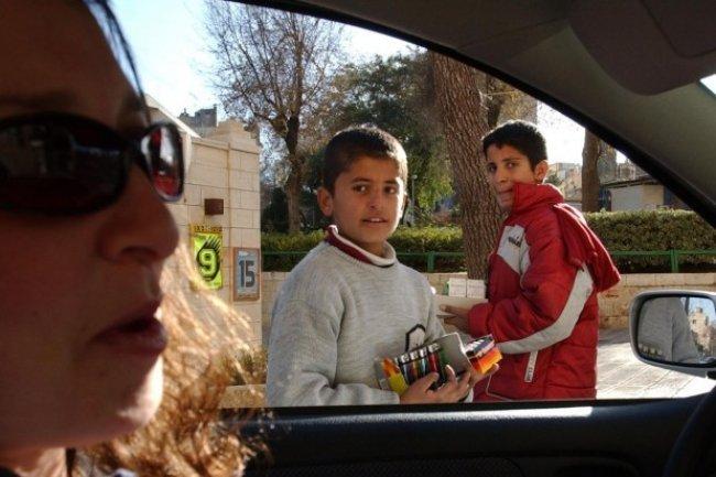 تطبيع لاجل منع الأولاد الفلسطينيين من التسوّل في إسرائيل
