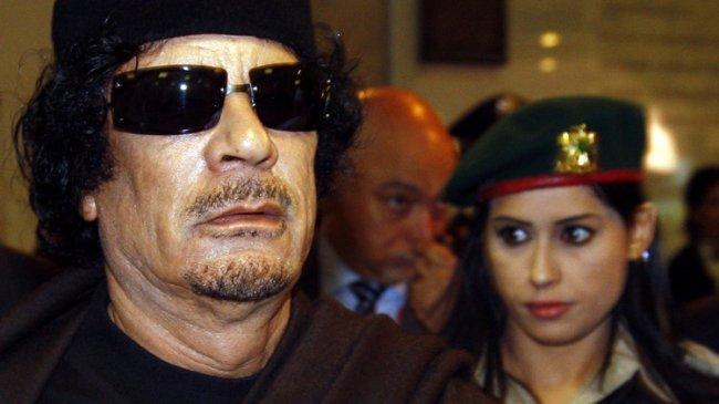 لماذا كان يختار القذافي الإناث لحمايته؟