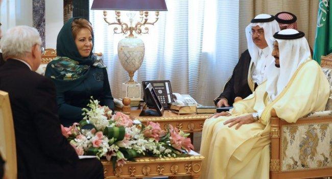 رئيسة مجلس الاتحاد الروسي، ترتدي غطاء الرأس في السعودية