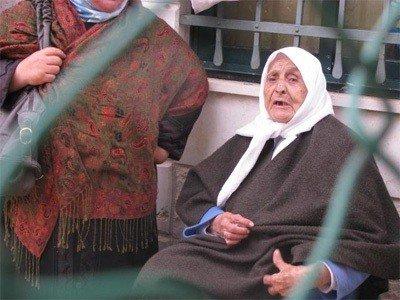 الاحتلال يضغط على حاجة مقدسية لإجبارها على ترك بيتها