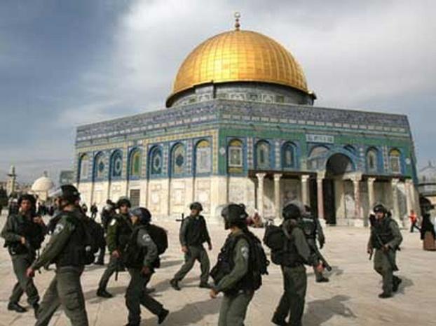 مجموعات عسكرية إسرائيلية تقوم بجولات داخل المسجد الاقصى المبارك