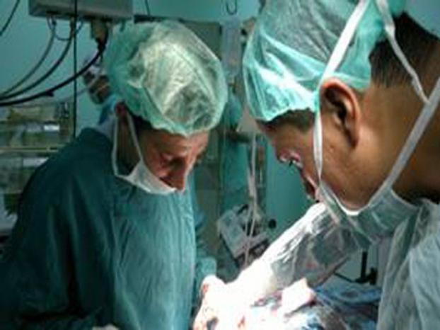 أطباء غزة الأوروبي ينجحون لأول مرة في فتح الشريان السباتي بجراحة حديثة