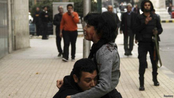 بالفيديو.. لحظة مقتل ناشطة مصرية وسط القاهرة