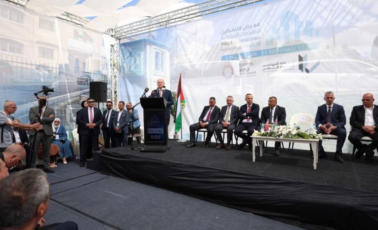 مصطفى: نتحضر لمرحلة جديدة لإعادة بناء الاقتصاد الوطني مصطفى: نتحضر لمرحلة جديدة لإعادة بناء الاقتصاد الوطني