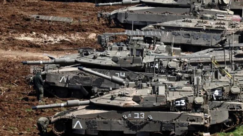 معاريف: الجنود جائعون ومتعبون والدبابات تفتقر إلى المحركات.. لكن نتنياهو يواصل العيش في أوهامه