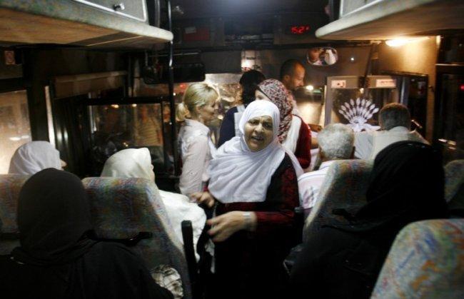 42 من أهالي أسرة غزة يزورون أبناءهم في &quot;رامون&quot;
