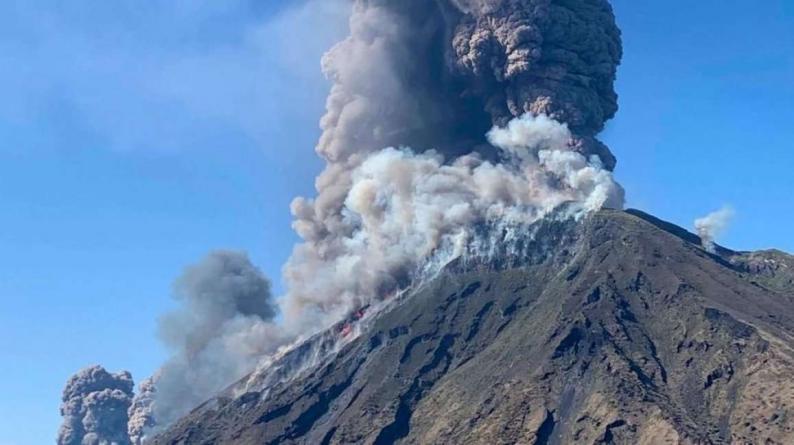 مصرع شخص جراء ثوران بركان في نيوزيلندا