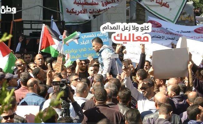 المطالبة بوقف الضمان على طاولة العليا المطالبة بوقف الضمان على طاولة العليا