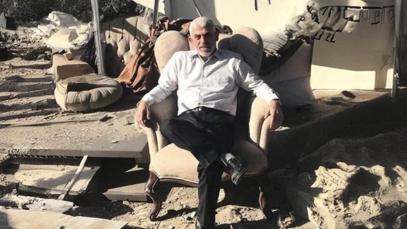 كاتب في "هآرتس": السنوار هزم المجتمع الإسرائيلي لأجيال .. وحوّله إلى مجتمع تحكمه الكراهية كاتب في "هآرتس": السنوار هزم المجتمع الإسرائيلي لأجيال .. وحوّله إلى مجتمع تحكمه الكراهية