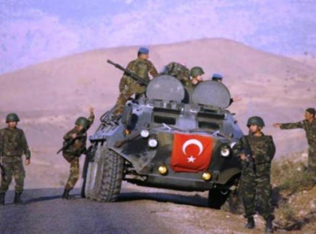دبابات تركية تقترب من الحدود السورية