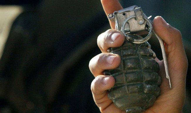 كادت أن تقتل وتصيب 10 أشخاص.. إلقاء قنبلة في اجتماع لبلدية بدو ورئيس البلدية والشرطة يوضحان لـوطن