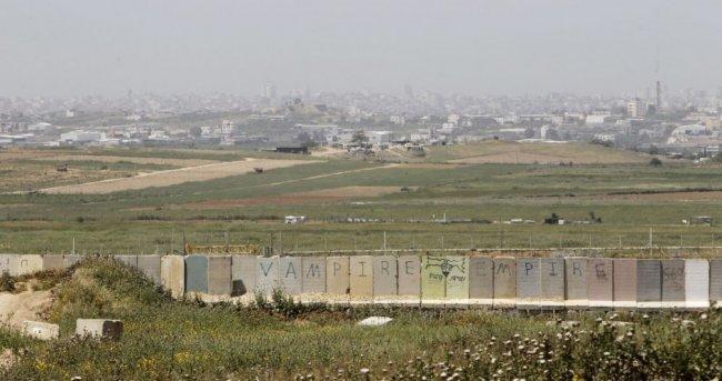 الاحتلال يعتقل شابين اجتازا السياج الفاصل على حدود غزة
