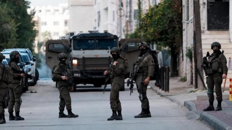 جنود الاحتلال يعتدون على شبان عند حاجز بيت إكسا شمال غرب القدس جنود الاحتلال يعتدون على شبان عند حاجز بيت إكسا شمال غرب القدس