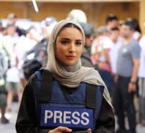 قوات الاحتلال تعتقل الصحفية فرح أبو عياش من بلدة بيت أمر قوات الاحتلال تعتقل الصحفية فرح أبو عياش من بلدة بيت أمر