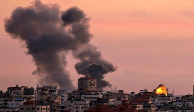 طائرات الاحتلال تقصف عدة أهداف بغزة والمقاومة ترد