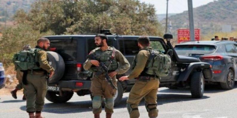 الاحتلال يعتقل مواطنا أثناء تواجده في أرضه شرق مدينة جنين الاحتلال يعتقل مواطنا أثناء تواجده في أرضه شرق مدينة جنين