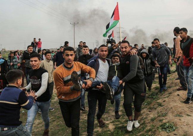 130 اصابة خلال قمع الاحتلال للمتظاهرين شرق غزة