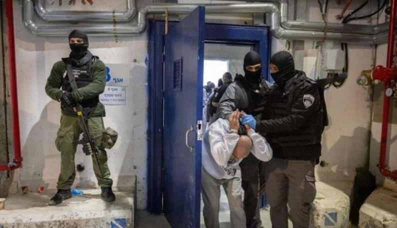 إعلام الأسرى: مرض "السكابيوس" ما زال ينهش أجساد الأسرى في سجون الاحتلال إعلام الأسرى: مرض "السكابيوس" ما زال ينهش أجساد الأسرى في سجون الاحتلال