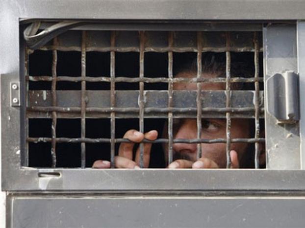 نابلس: الإفراج عن أسير أمضى 8 سنوات في الإعتقال الإداري