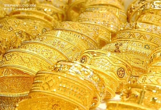 الذهب يتجاوز الـ1300 دولار للأونصة الذهب يتجاوز الـ1300 دولار للأونصة