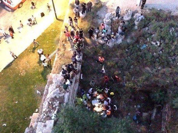 بالفيديو... مكان وفاة الشاب الذي سقط من أسوار القدس بعد إحياء ليلة القدر بالفيديو... مكان وفاة الشاب الذي سقط من أسوار القدس بعد إحياء ليلة القدر