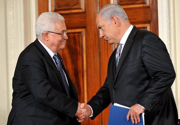 الرئيس عباس يتلقى اتصالا من نتنياهو مهنئا بالعيد