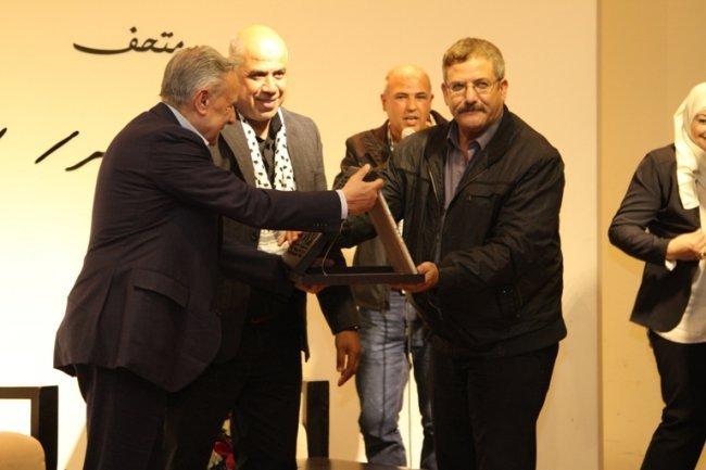 أمسية تكريم للأسير المحرر الشاعر تحرير البرغوثي في متحف درويش