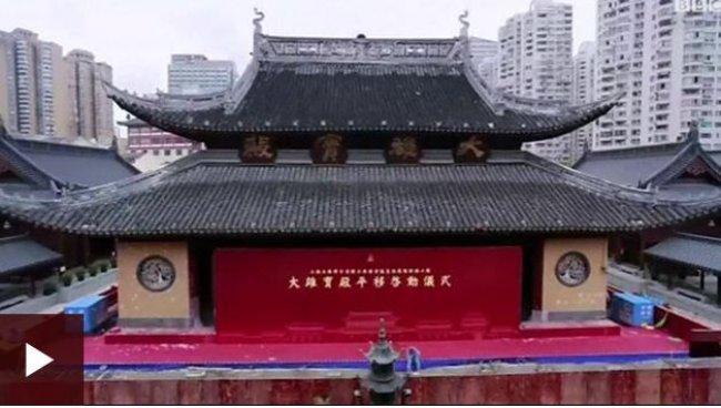 فيديو .. نقل معبد يبلغ وزنه ألفي طن لمسافة 30 متراً في الصين