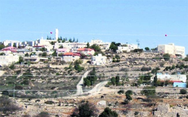 الاحتلال يصادر قطعة أرض في الخليل