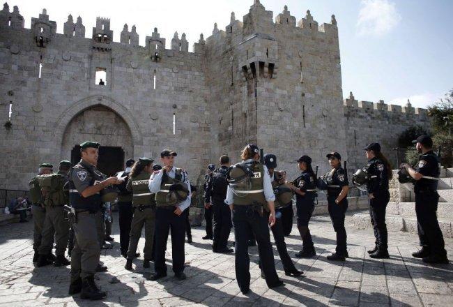 شرطة الاحتلال تعتقل مواطنا بزعم نيته تنفيذ عملية طعن في القدس