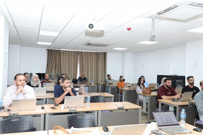 سلطة الأراضي تعقد دورة تدريبية متخصصة لفريق التصوير الجوي سلطة الأراضي تعقد دورة تدريبية متخصصة لفريق التصوير الجوي