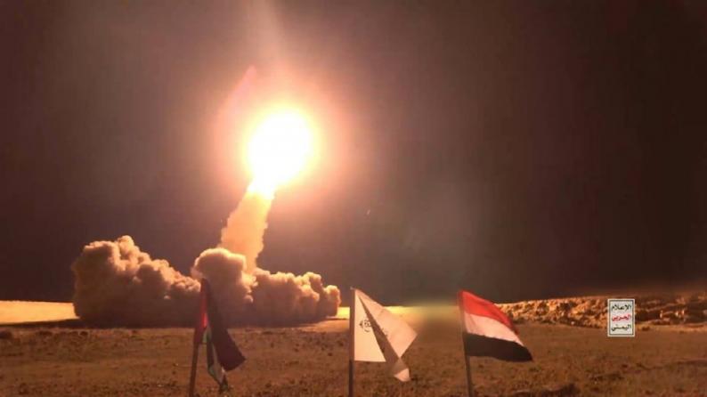 الإعلام الحربي اليمني ينشر مشاهد إطلاق صاروخي "فلسطين 2" على يافا الإعلام الحربي اليمني ينشر مشاهد إطلاق صاروخي "فلسطين 2" على يافا