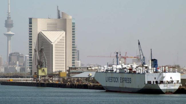 سفينة ايرانية في طريقها الى قطر..غرقت في مياه الكويت