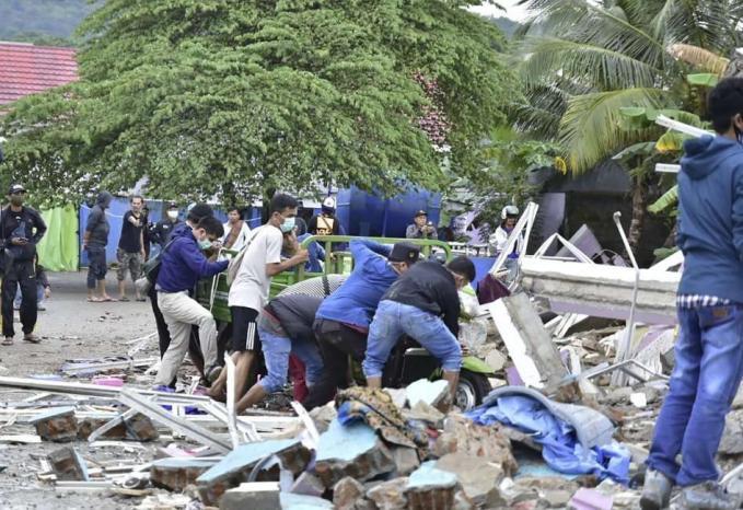 ارتفاع ضحايا الزلزال في أندونيسا إلى 56 قتيلا و800 جريح
