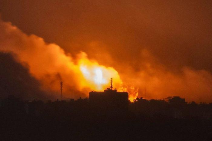 مجزرة جديدة.. عشرات الشهداء غالبيتهم من الاطفال جراء قصف الاحتلال منطقة سكنية في خانيونس مجزرة جديدة.. عشرات الشهداء غالبيتهم من الاطفال جراء قصف الاحتلال منطقة سكنية في خانيونس