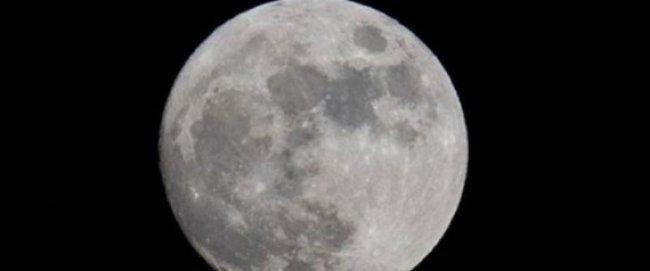 الليلة.. ترقبوا ظاهرة فريدة للقمر حدثت أول مرة منذ 99 عاماً