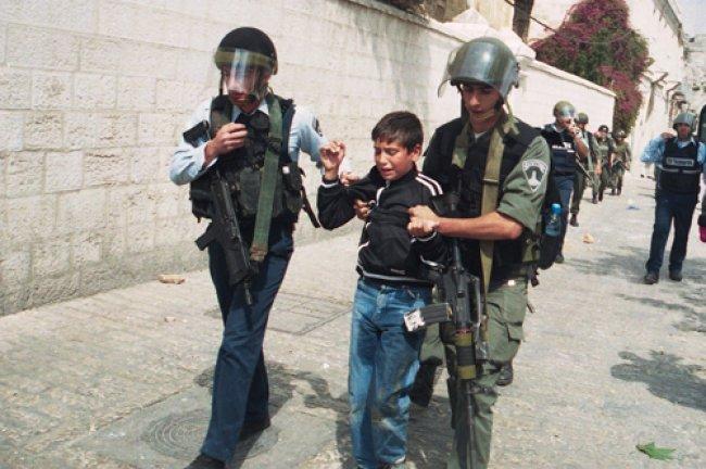 قوات الاحتلال تعتقل 15 فتى وشاب من الضفة