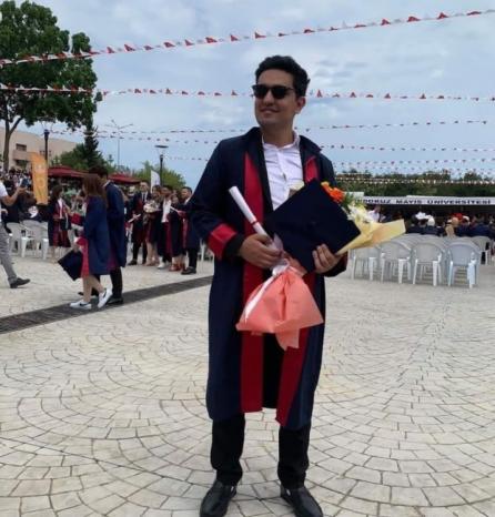 طالب فلسطيني يحصل على تقدير امتياز مع مرتبة الشرف من جامعة تركية