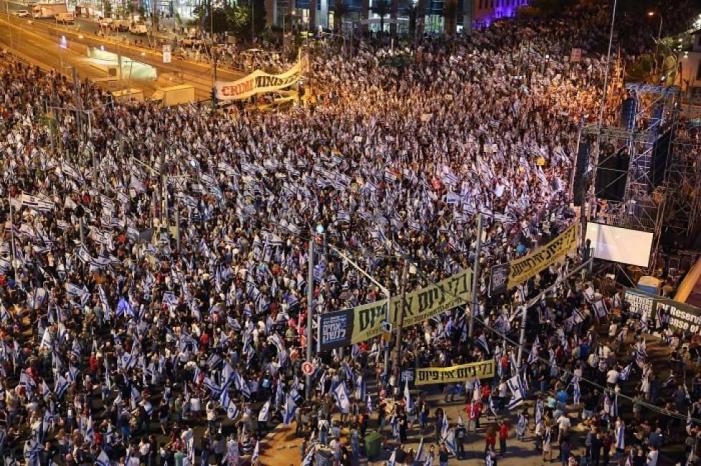 عشرات الآلاف يتظاهرون ضد حكومة نتنياهو للأسبوع الحادي والعشرين على التوالي
