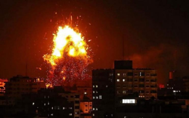 طيران الاحتلال يشن غارات على عدة أهداف بغزة
