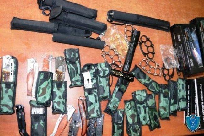 الشرطة تضبط أدوات حادة وتلقي القبض على بائعها في نابلس