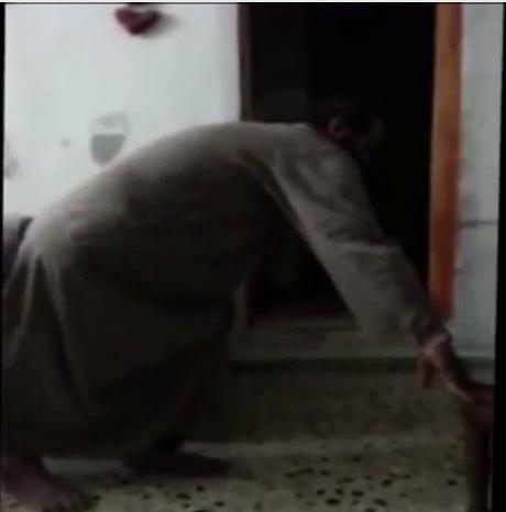 خاص لـ "وطن": بالفيديو... نابلس: رب أسرة من 8 أفراد يصارع شلل الأطفال وضيق الحال خاص لـ "وطن": بالفيديو... نابلس: رب أسرة من 8 أفراد يصارع شلل الأطفال وضيق الحال