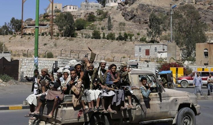 الحوثيون يسيطرون على مقار حكومية وعسكرية بصنعاء