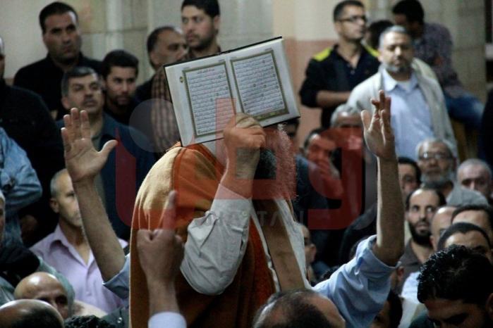 الاجهزة الامنية تعتقل العشرات من أنصار "حزب التحرير" وتمنع طاقم "وطن" من التصوير الاجهزة الامنية تعتقل العشرات من أنصار "حزب التحرير" وتمنع طاقم "وطن" من التصوير