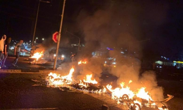 الاحتجاجات في الداخل المحتل مستمرة: اعتقالات متواصلة ولا رادع لاعتداءات المستوطنين