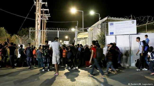 نقل آلاف اللاجئين من اليونان وإيطاليا إلى دول أوروبية أخرى