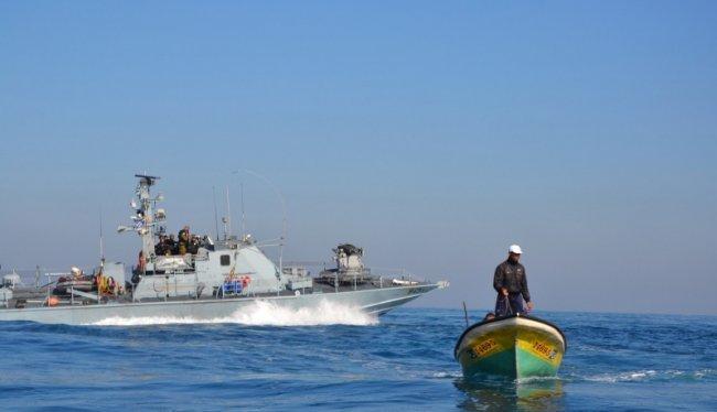 بحرية الاحتلال تعتقل 6 صيادين وتستولي على مركبهم قبالة بحر غزة