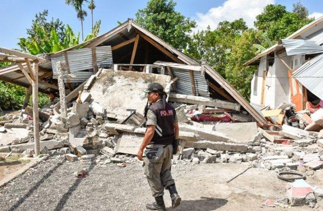 زلزال ضخم يضرب جزيرة سياحة في إندونيسيا